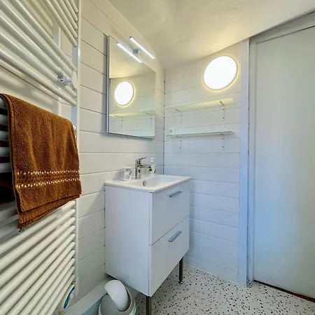 Lägenhet The Duplex Des Flots In The Heart Of Just Steps From The Grandcamp-Maisy