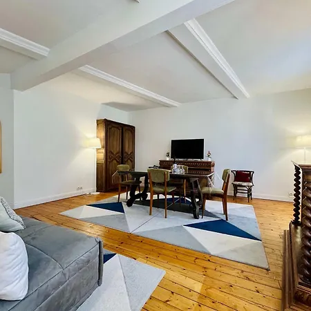 The Duplex Des Flots In The Heart Of Just Steps From The Grandcamp-Maisy