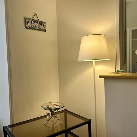 The Duplex Des Flots In The Heart Of Just Steps From The Apartman Grandcamp-Maisy