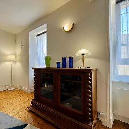 The Duplex Des Flots In The Heart Of Just Steps From The