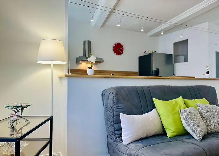 The Duplex Des Flots In The Heart Of Just Steps From The Apartman Grandcamp-Maisy